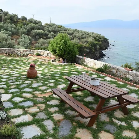 Goddesses Villa 1 In Nies Sourpi Exterior photo