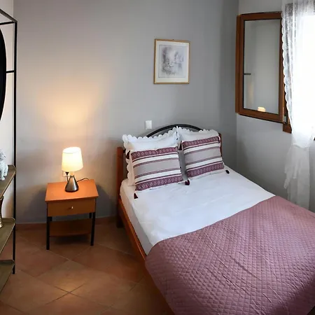 Goddesses Villa 1 In Nies Sourpi Exterior photo