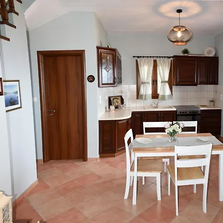 Goddesses Villa 1 In Nies Sourpi Exterior photo