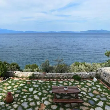 Goddesses Villa 1 In Nies Sourpi Exterior photo
