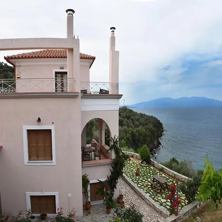 Goddesses Villa 1 In Nies Sourpi Exterior photo