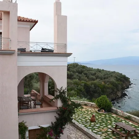 Goddesses Villa 1 In Nies Sourpi Exterior photo