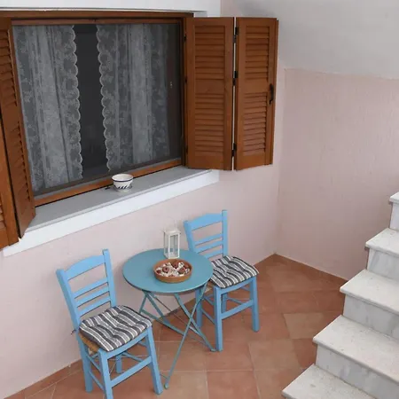 Goddesses Villa 1 In Nies Sourpi Exterior photo
