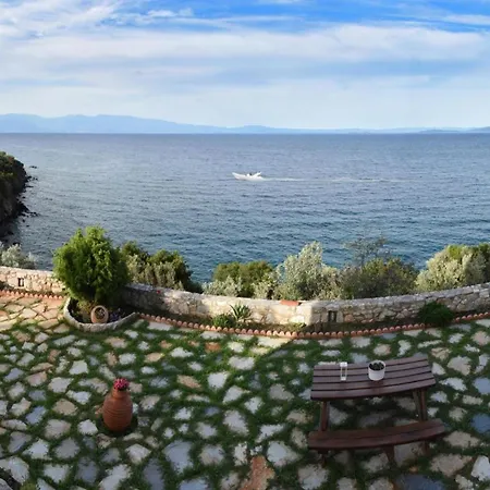 Goddesses Villa 1 In Nies Sourpi Exterior photo