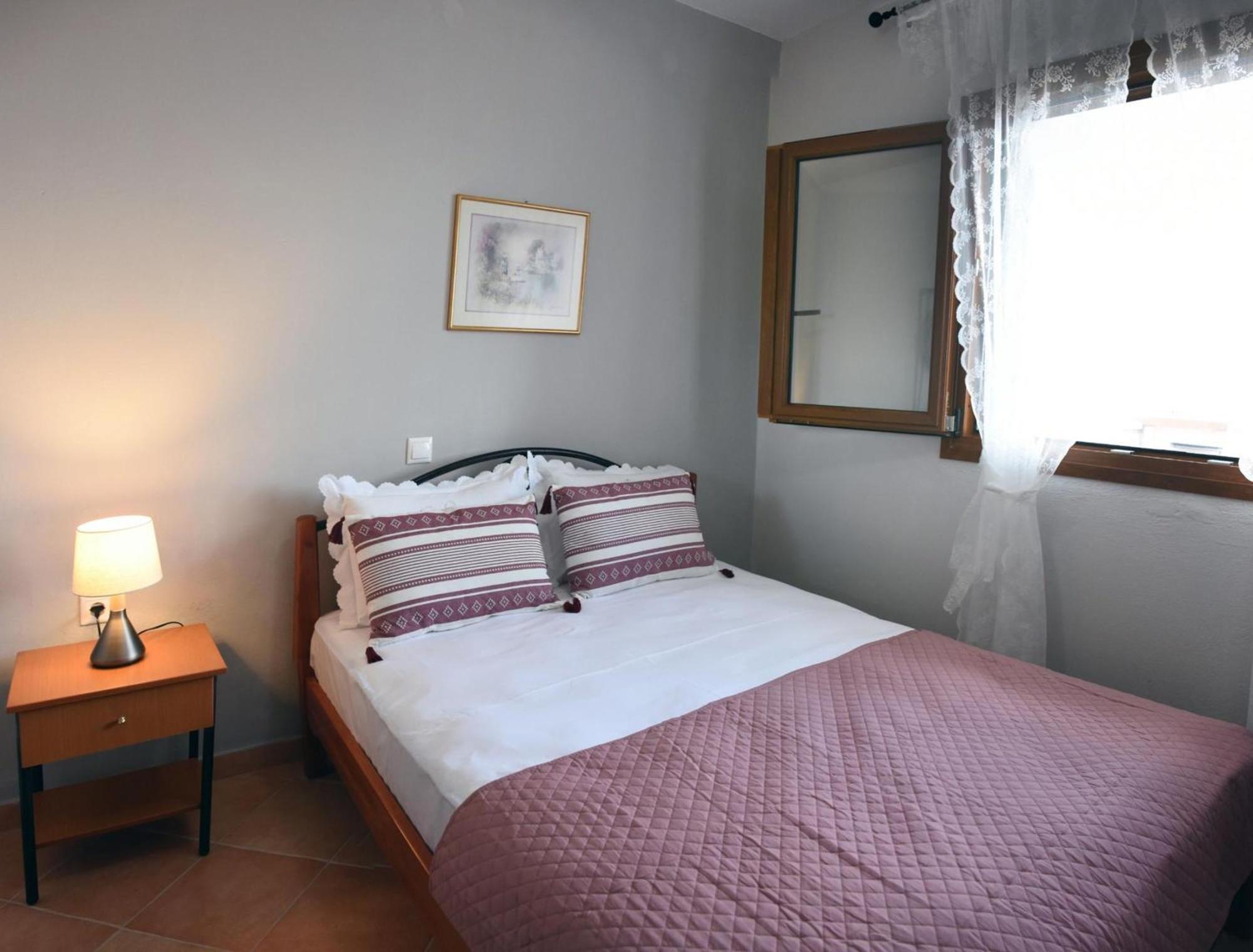 Apartment Goddesses 1 In Nies Sourpi