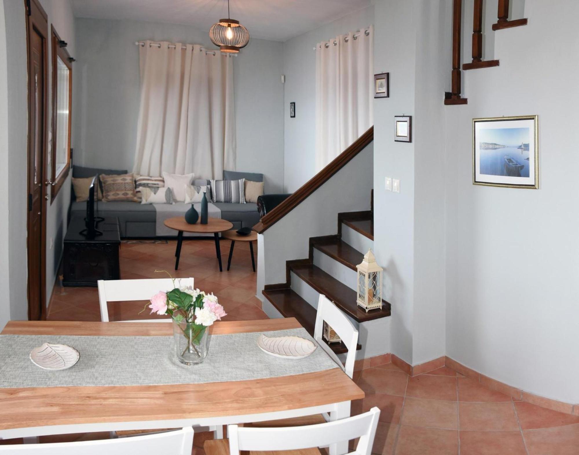 Apartment Goddesses 1 In Nies Sourpi