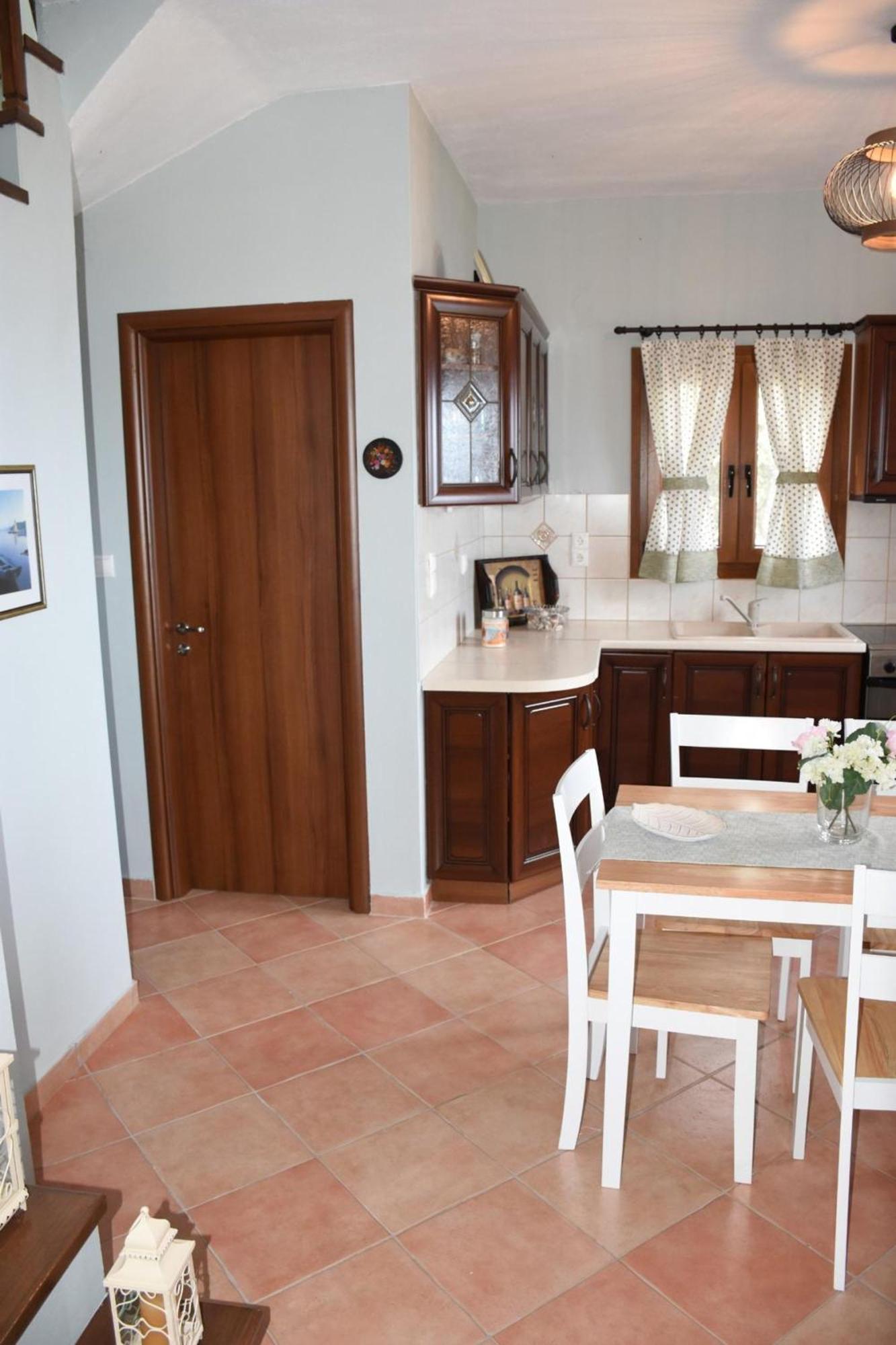 Apartment Goddesses 1 In Nies Sourpi